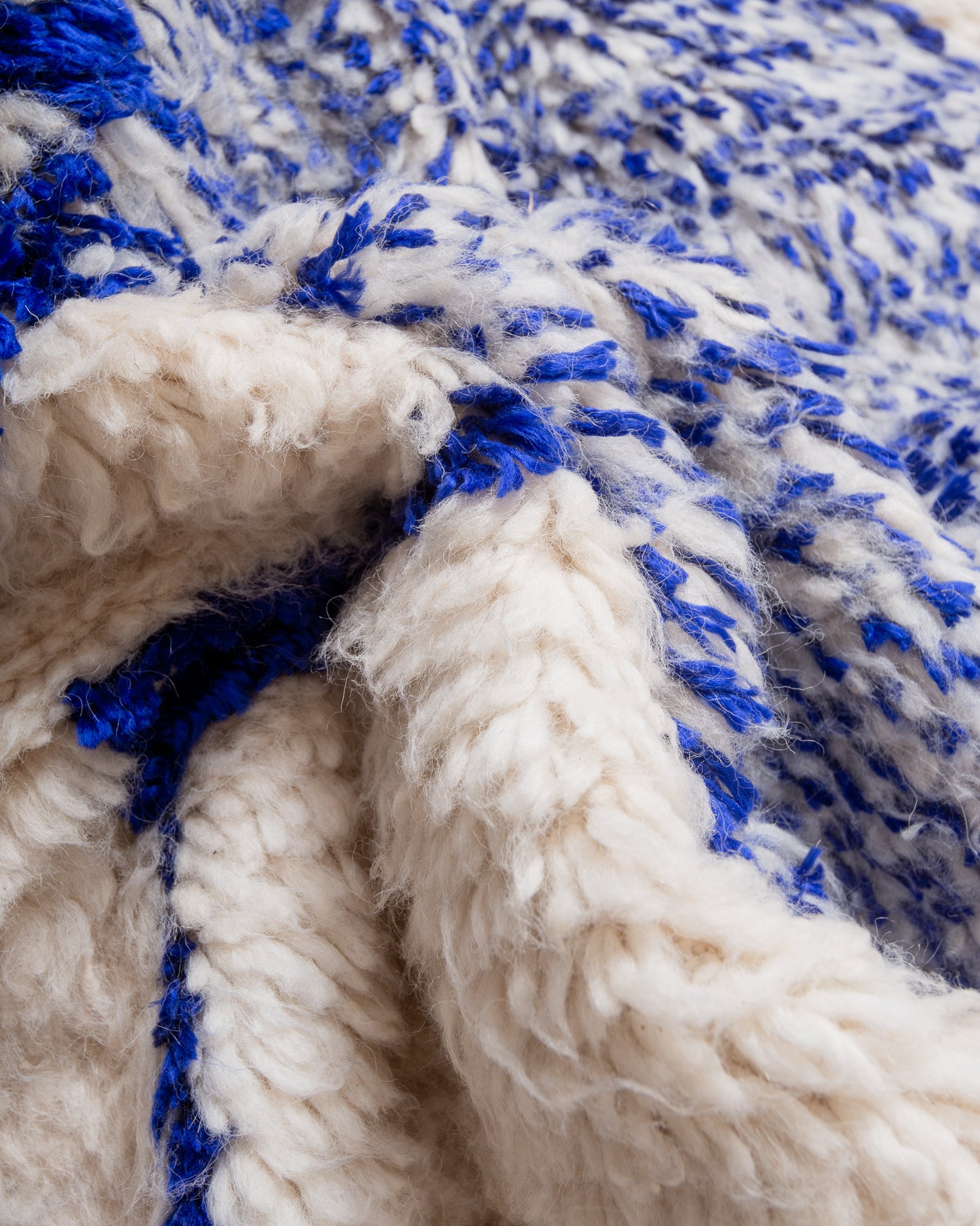 Modern designer handcrafted Berber rug from Morocco. Azilal rug with beautiful colours and patterns. Made of sheep’s wool and colourful cotton.