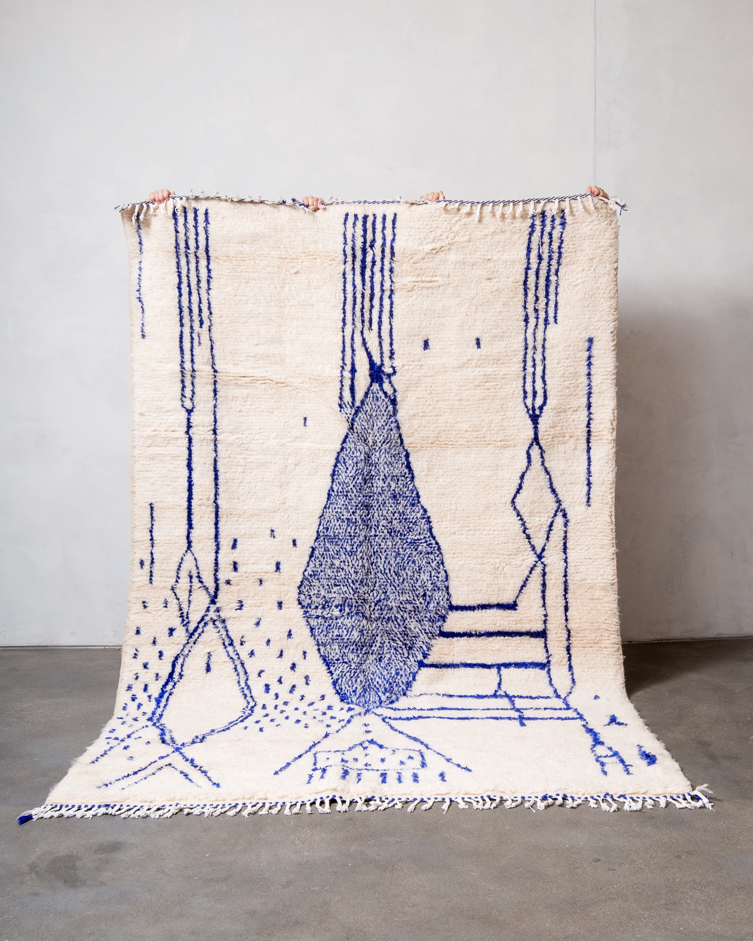 Modern designer handcrafted Berber rug from Morocco. Azilal rug with beautiful colours and patterns. Made of sheep’s wool and colourful cotton.