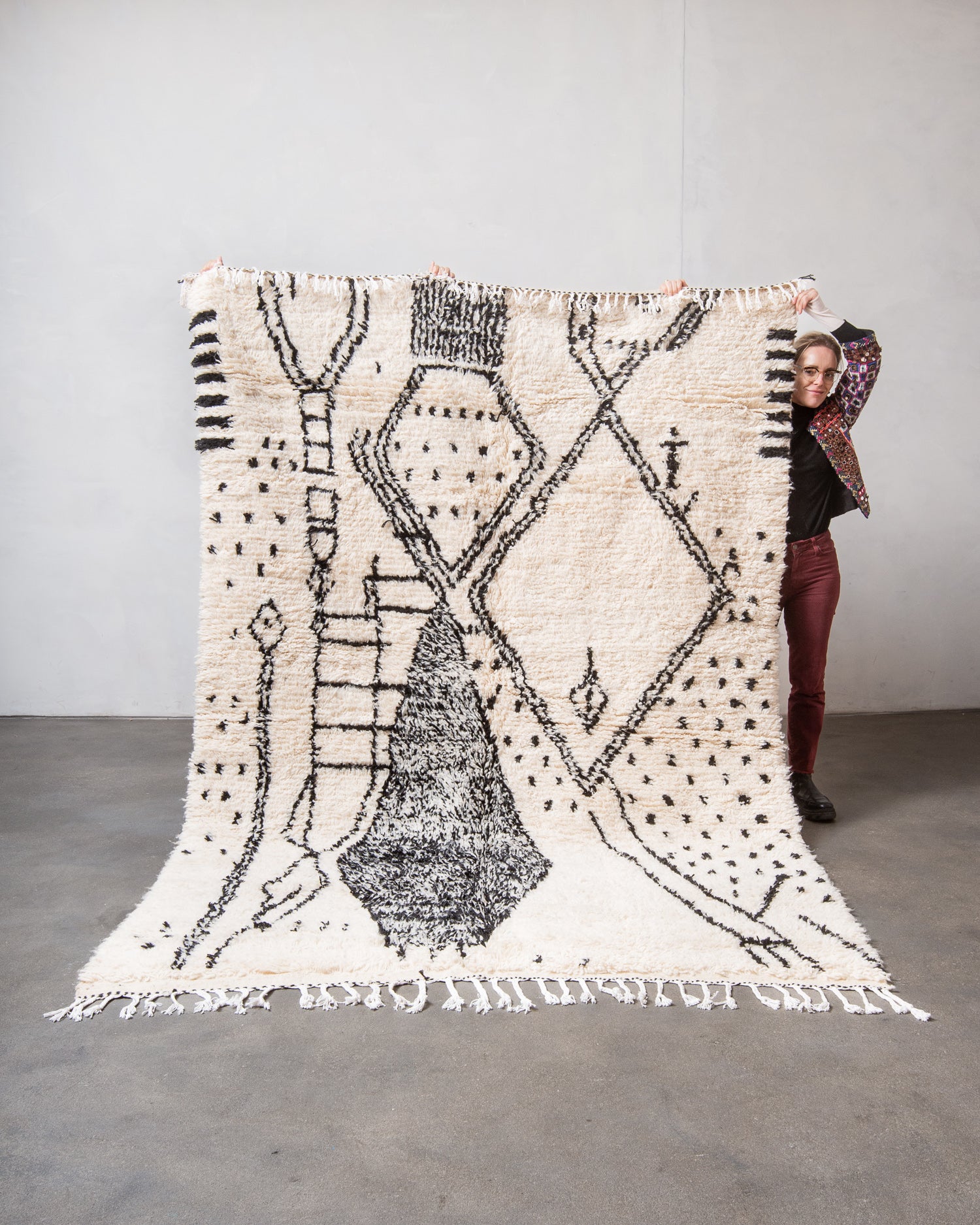 Modern designer handcrafted Berber rug from Morocco. Azilal rug with beautiful colours and patterns. Made of sheep’s wool and colourful cotton.