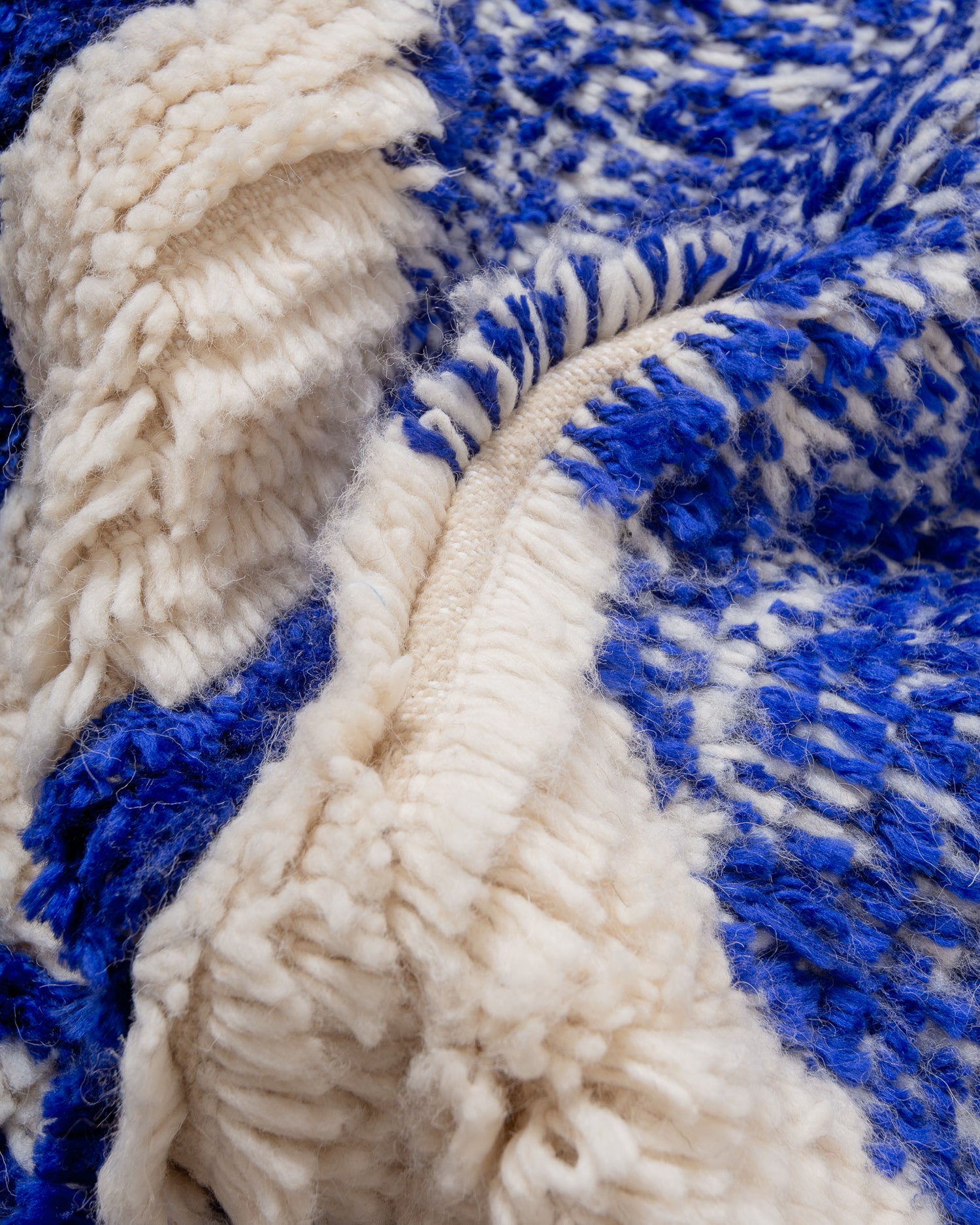 Modern designer handcrafted Berber rug from Morocco. Azilal rug with beautiful colours and patterns. Made of sheep’s wool and colourful cotton.