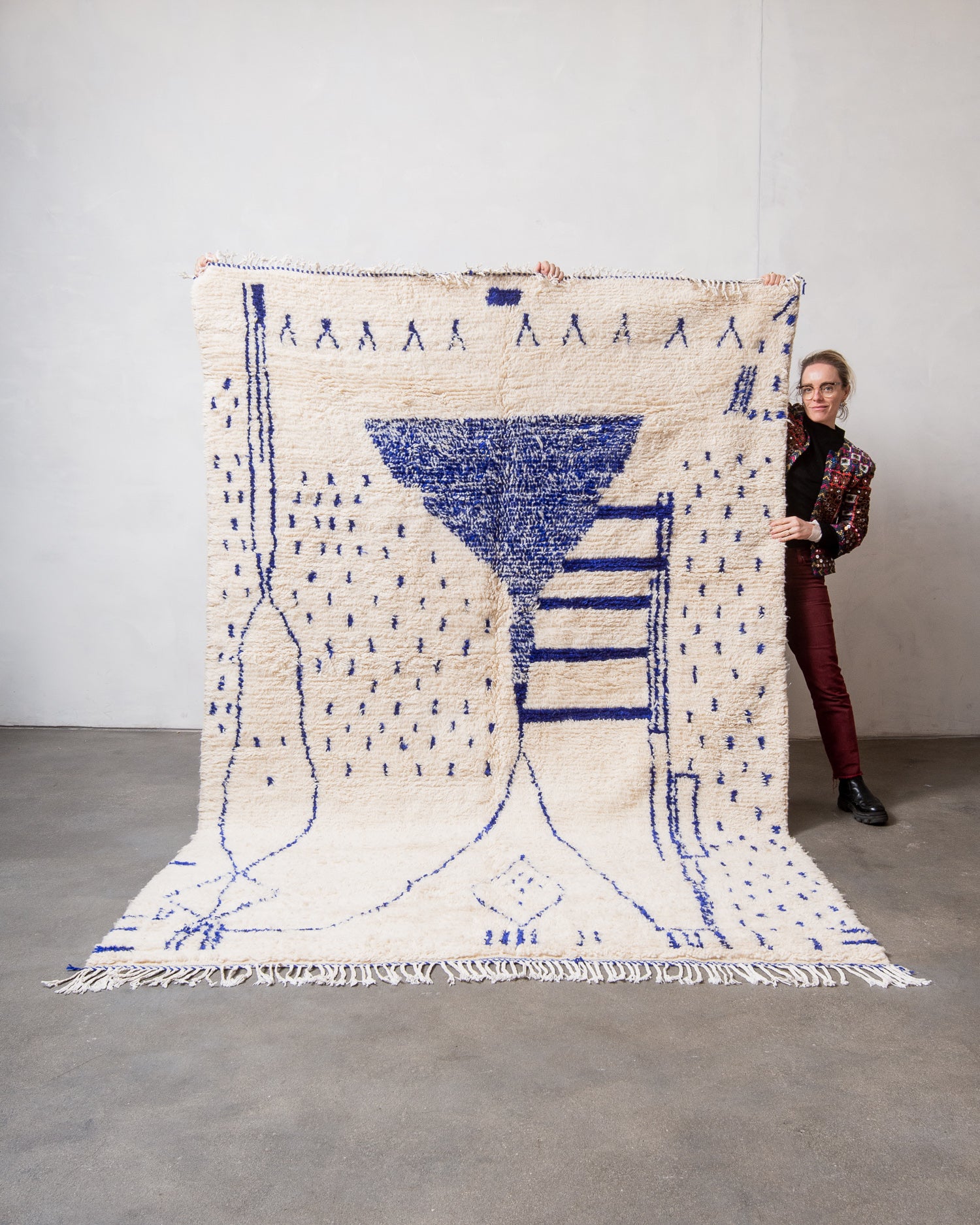 Modern designer handcrafted Berber rug from Morocco. Azilal rug with beautiful colours and patterns. Made of sheep’s wool and colourful cotton.