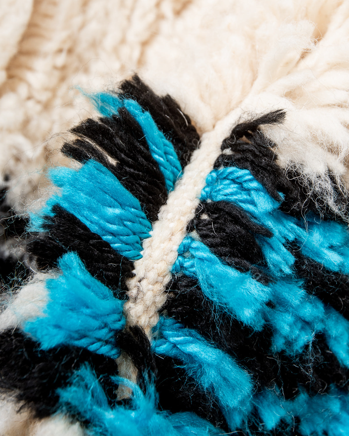 Modern designer handcrafted Berber rug from Morocco. Azilal rug with beautiful colors and patterns. Made of sheep’s wool and colourful cotton.