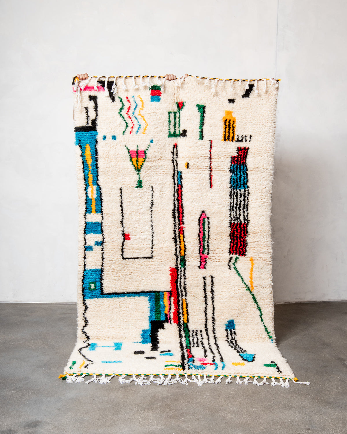 Modern designer handcrafted Berber rug from Morocco. Azilal rug with beautiful colors and patterns. Made of sheep’s wool and colourful cotton.