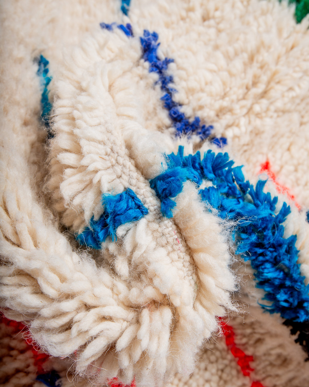 Modern designer handcrafted Berber rug from Morocco. Azilal rug with beautiful colours and patterns. Made of sheep’s wool and colourful cotton.