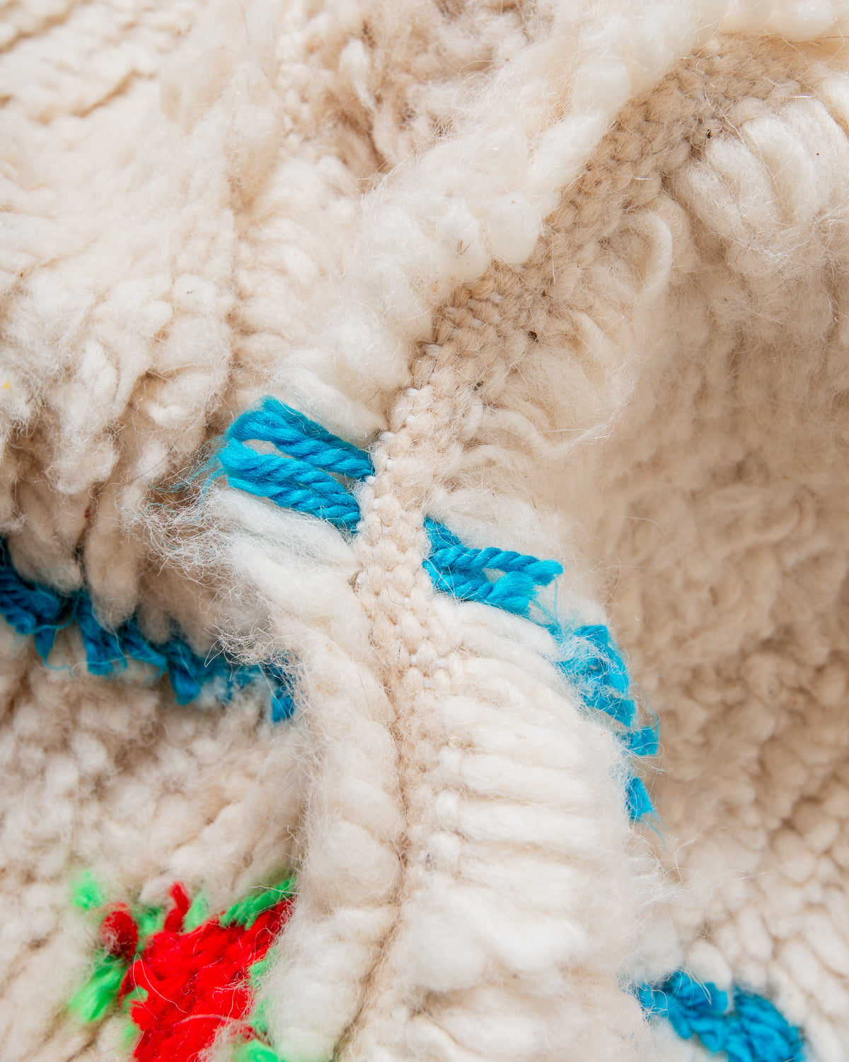 Modern designer handcrafted Berber rug from Morocco. Azilal rug with beautiful colours and patterns. Made of sheep’s wool and cotton.