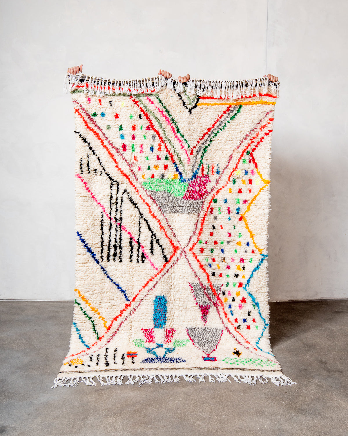 Modern designer handcrafted Berber rug from Morocco. Azilal rug with beautiful colors and patterns. Made of sheep’s wool and colourful cotton.