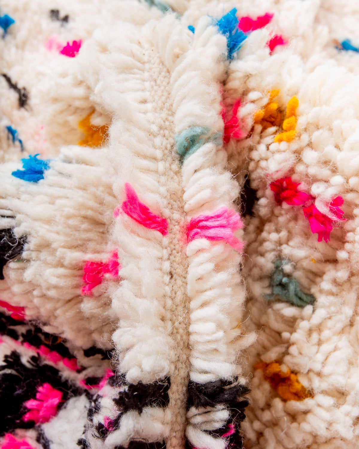 Modern designer handcrafted Berber rug from Morocco. Azilal rug with beautiful colours and patterns. Made of sheep’s wool and colourful cotton.