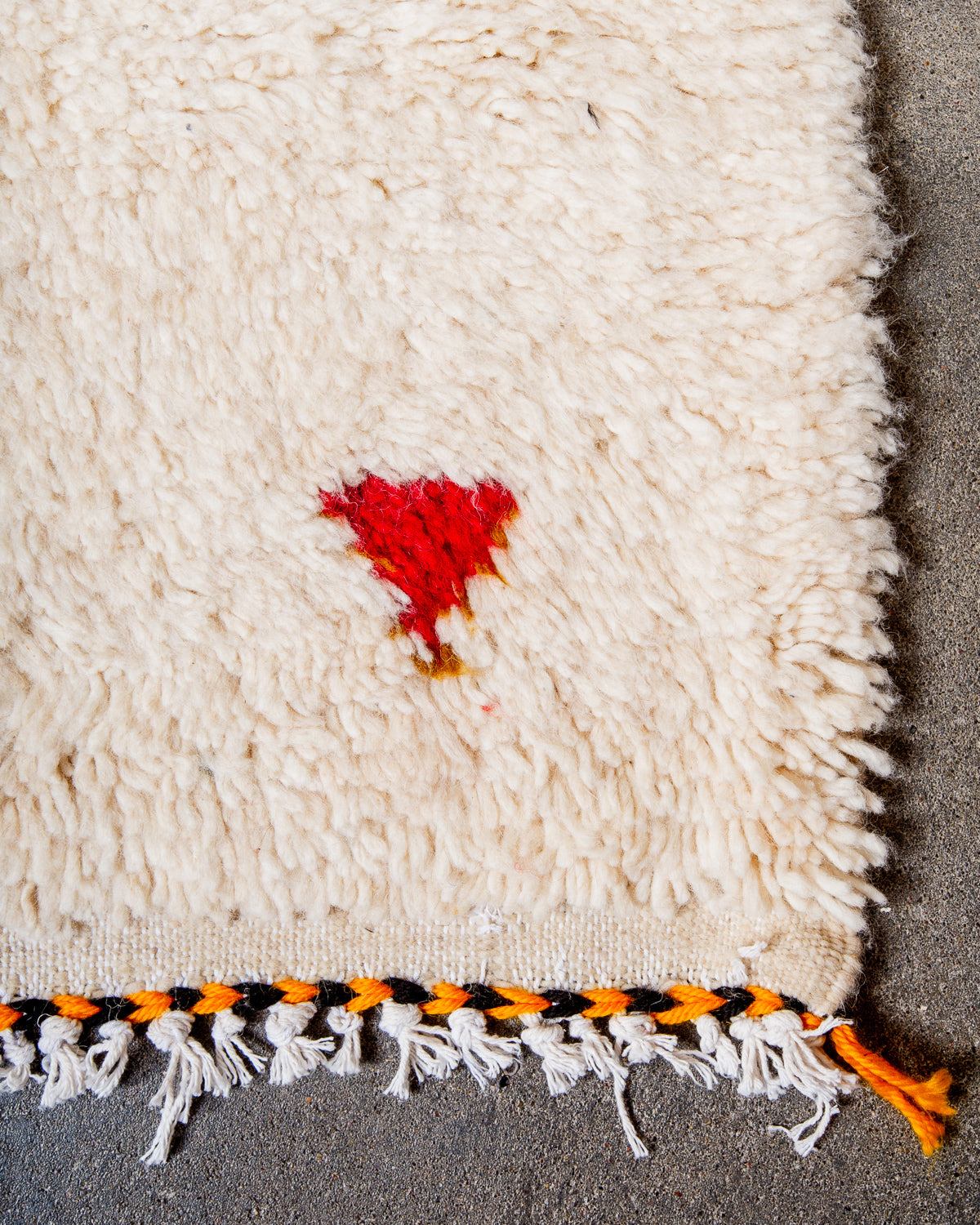 Modern designer handcrafted Berber rug from Morocco. Azilal rug with beautiful colours and patterns. Made of sheep’s wool and colourful cotton.