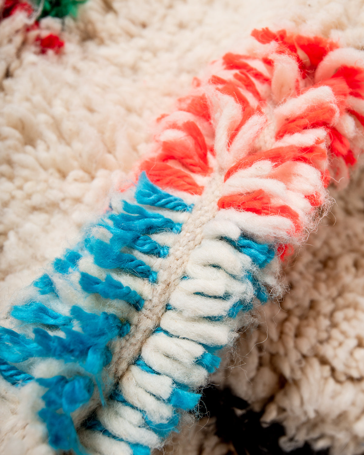 Modern designer handcrafted Berber rug from Morocco. Azilal rug with beautiful colors and patterns. Made of sheep’s wool and colourful cotton.