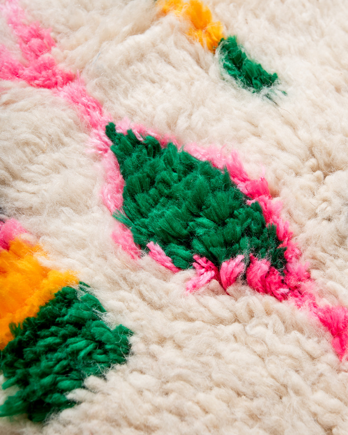 Modern designer handcrafted Berber rug from Morocco. Azilal rug with beautiful colors and patterns. Made of sheep’s wool and colourful cotton.