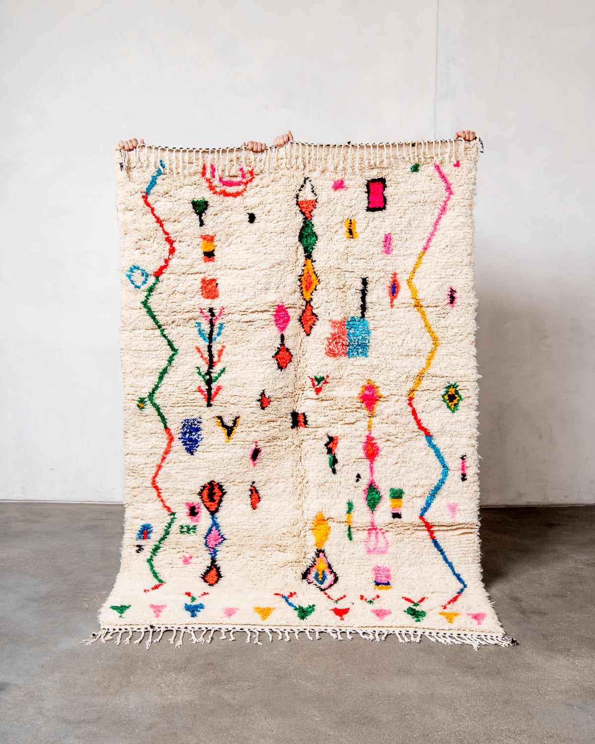 Modern designer handcrafted Berber rug from Morocco. Azilal rug with beautiful colors and patterns. Made of sheep’s wool and colourful cotton.