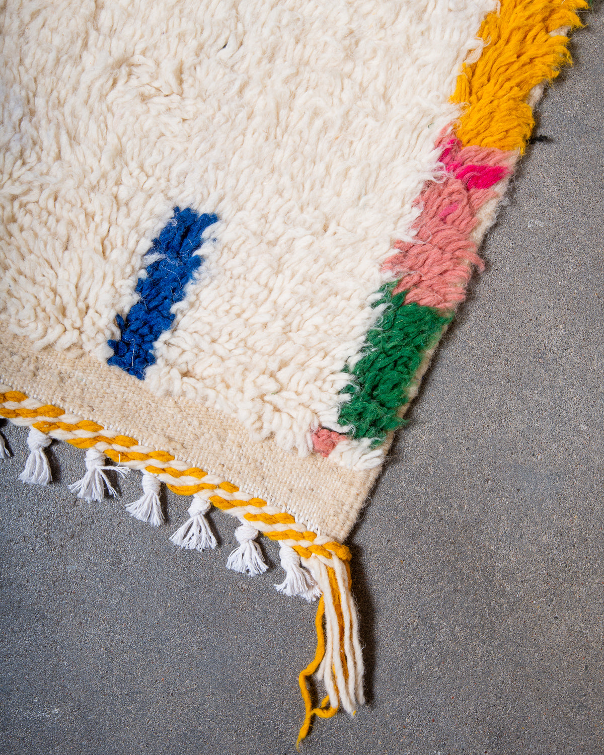Modern designer handcrafted Berber rug from Morocco. Azilal rug with beautiful colours and patterns. Made of sheep’s wool and colourful cotton.