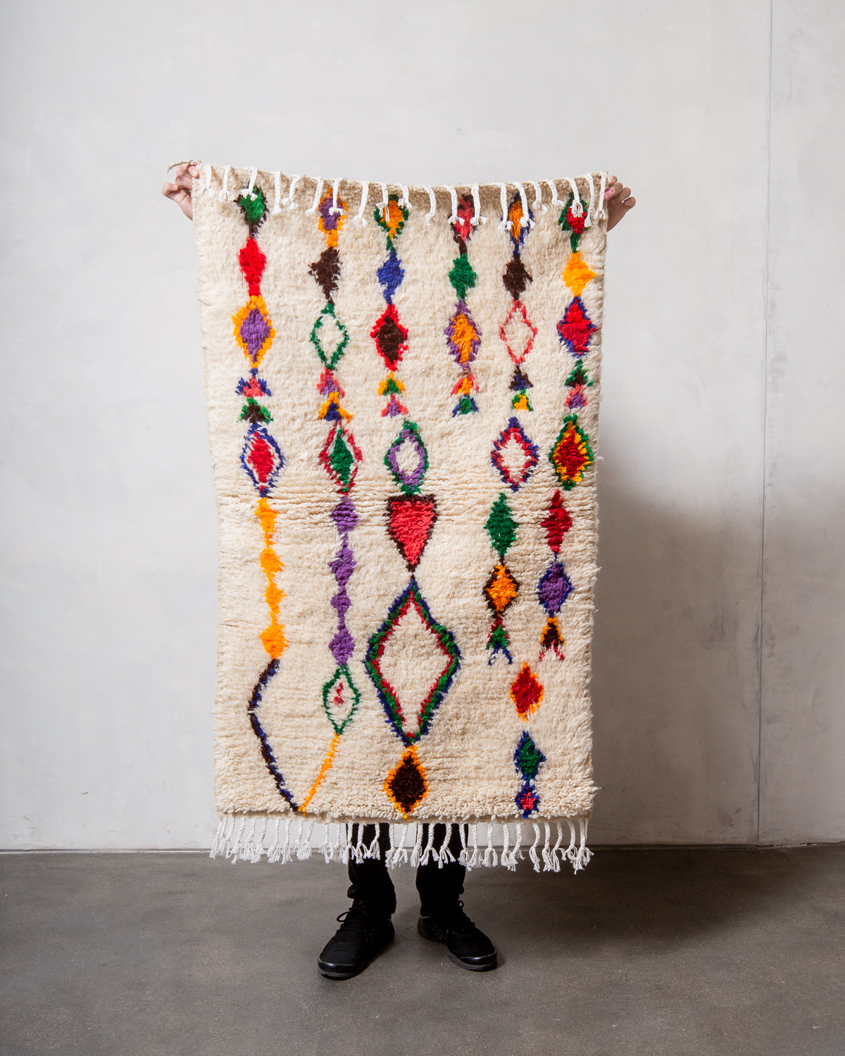 Modern designer handcrafted Berber rug from Morocco. Azilal rug with beautiful colours and patterns. Made of sheep’s wool and colourful cotton.