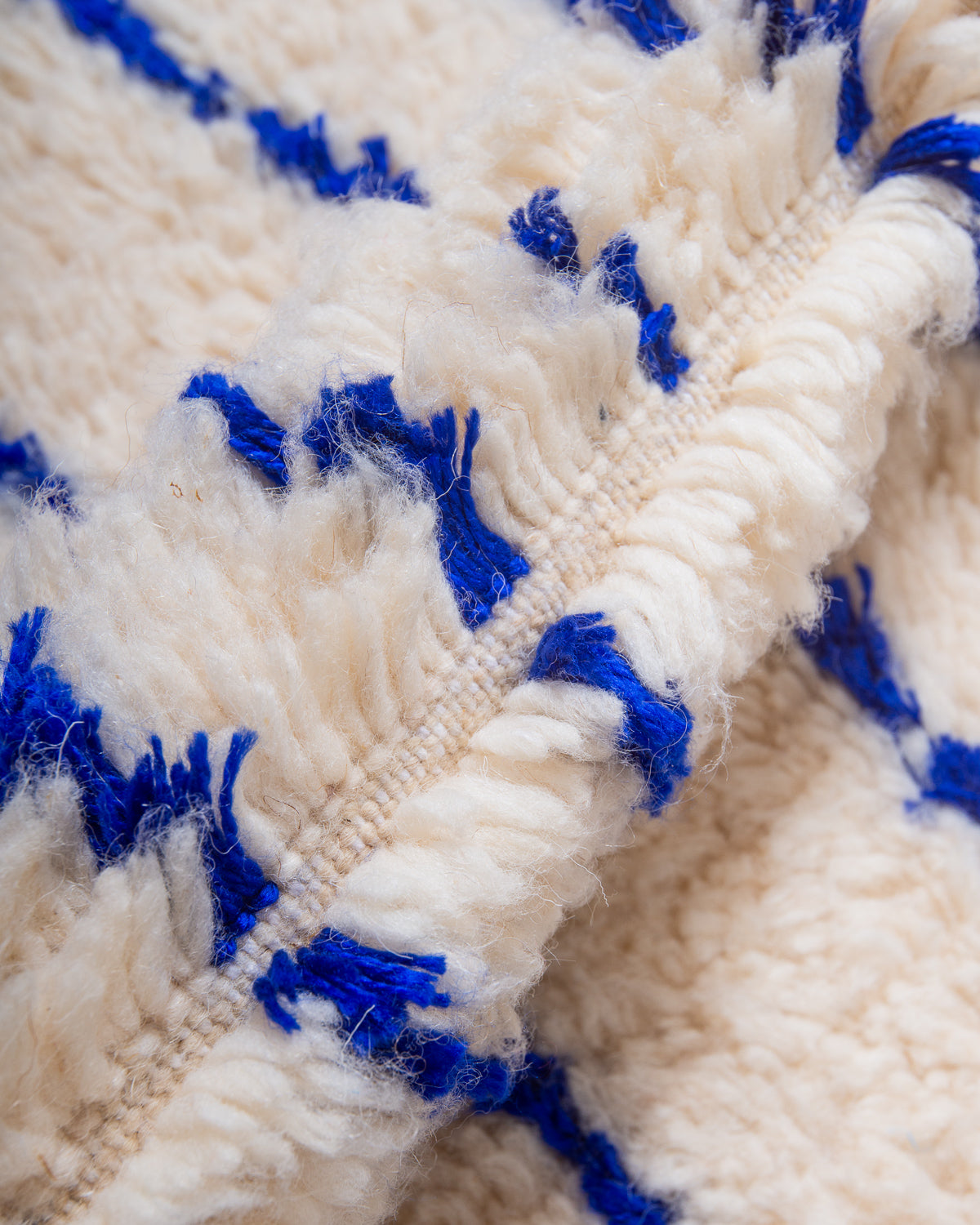 Modern designer handcrafted Berber rug from Morocco. Azilal rug with beautiful colours and patterns. Made of sheep’s wool and colourful cotton.