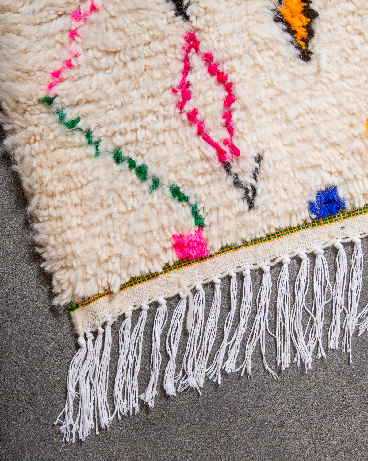 Modern designer handcrafted Berber rug from Morocco. Azilal rug with beautiful colours and patterns. Made of sheep’s wool and colourful cotton.