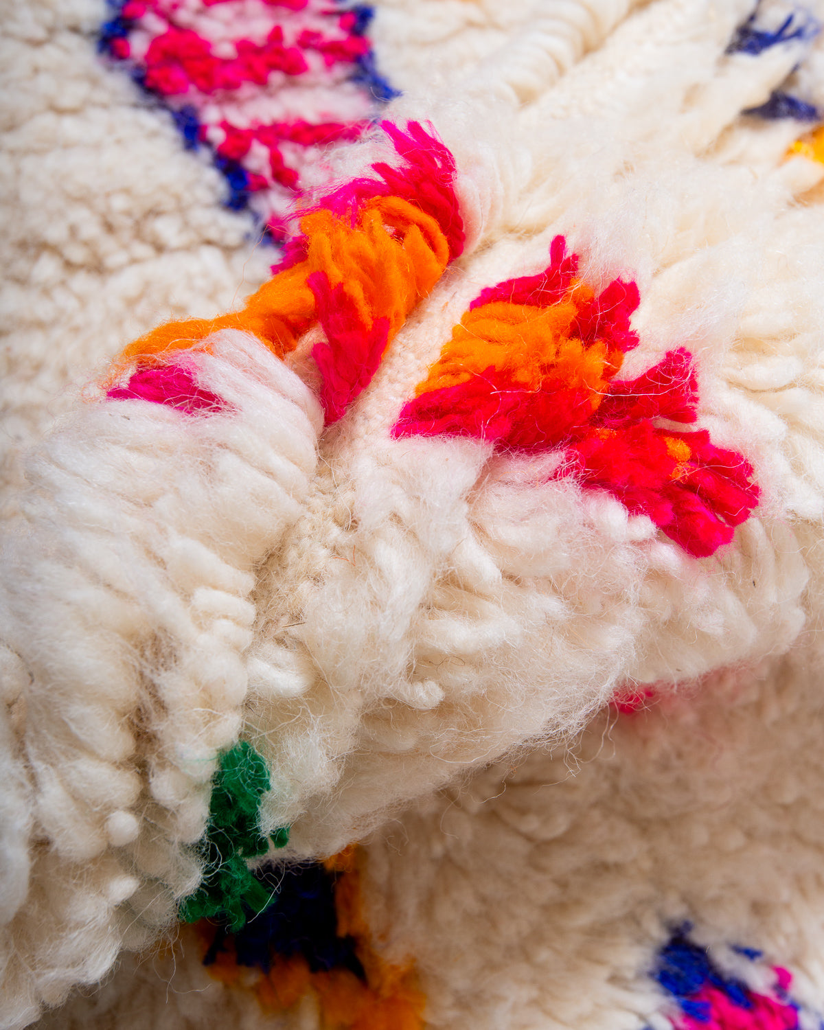 Modern designer handcrafted Berber rug from Morocco. Azilal rug with beautiful colours and patterns. Made of sheep’s wool and colourful cotton.