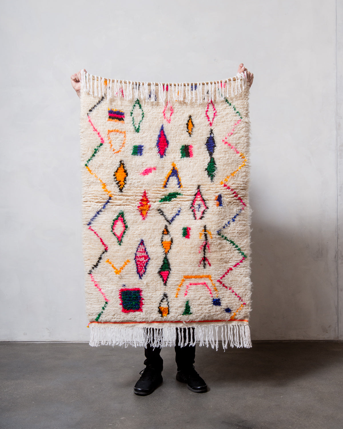 Modern designer handcrafted Berber rug from Morocco. Azilal rug with beautiful colours and patterns. Made of sheep’s wool and colourful cotton.