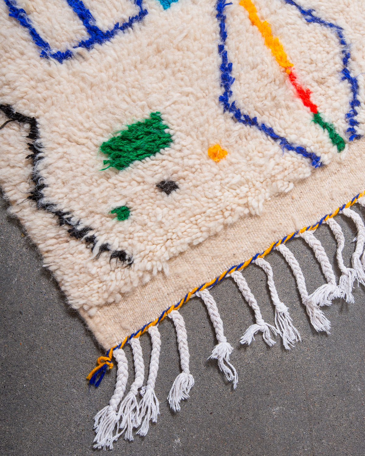 Modern designer handcrafted Berber rug from Morocco. Azilal rug with beautiful colours and patterns. Made of sheep’s wool and colourful cotton.