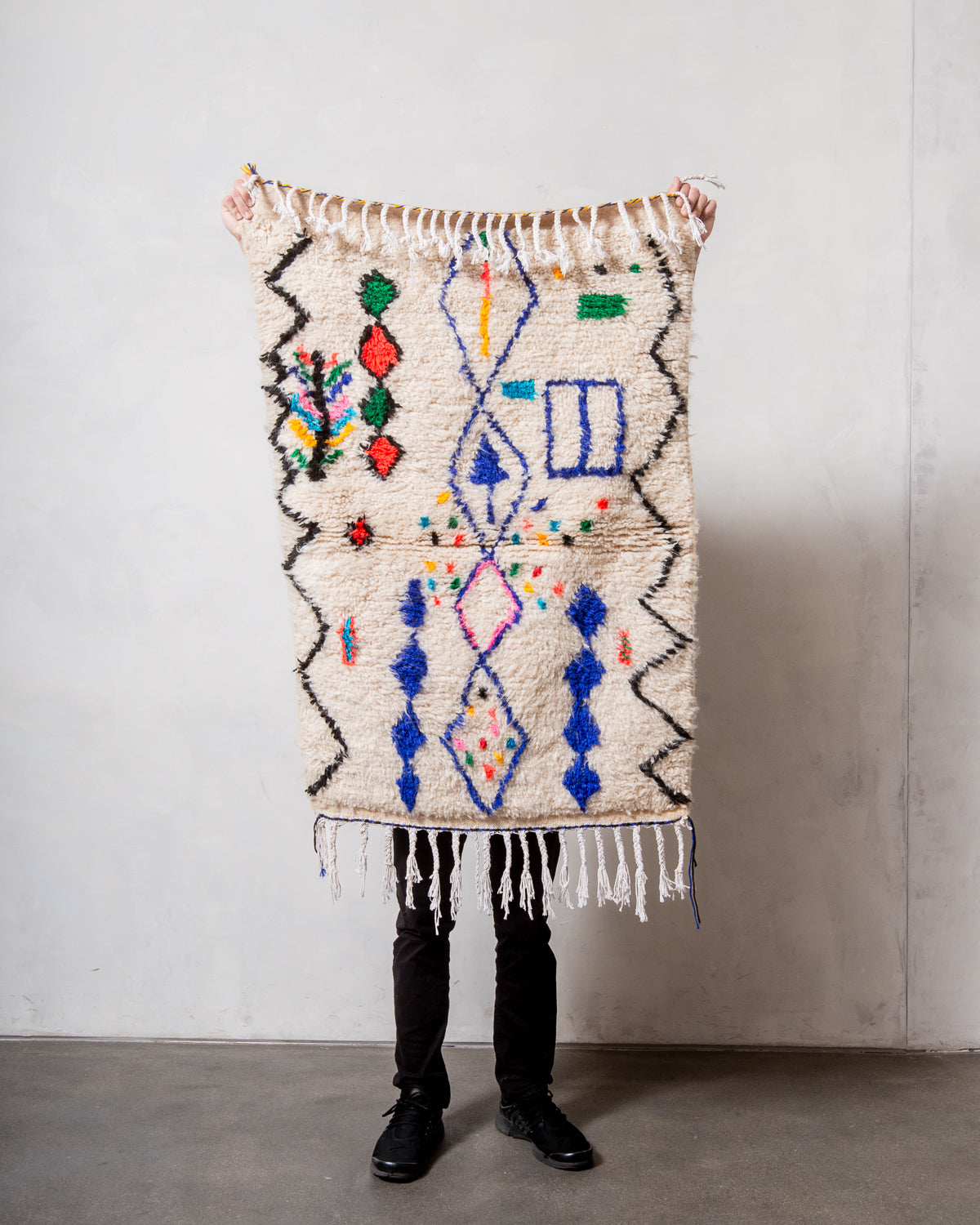 Modern designer handcrafted Berber rug from Morocco. Azilal rug with beautiful colours and patterns. Made of sheep’s wool and colourful cotton.