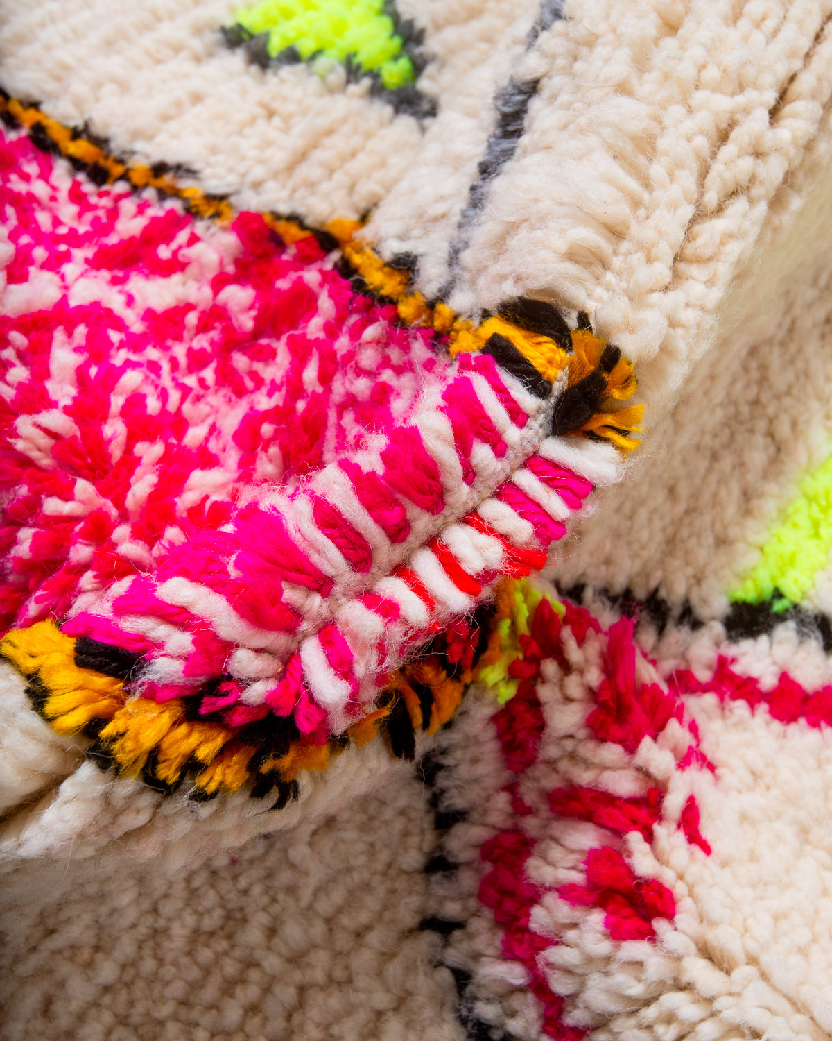 Modern designer handcrafted Berber rug from Morocco. Azilal rug with beautiful colours and patterns. Made of sheep’s wool and colourful cotton.