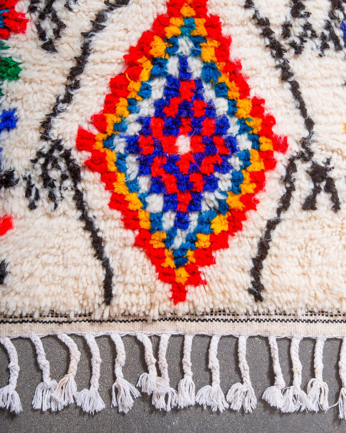 Modern designer handcrafted Berber rug from Morocco. Azilal rug with beautiful colours and patterns. Made of sheep’s wool and colourful cotton.