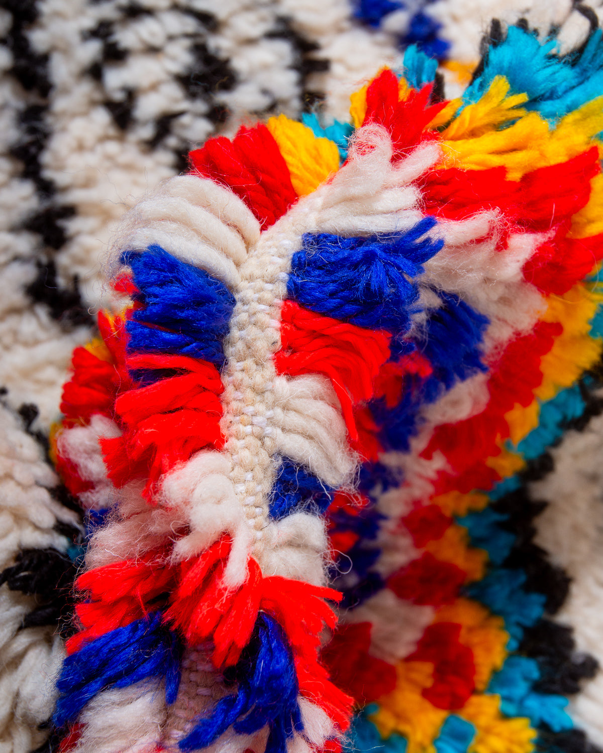 Modern designer handcrafted Berber rug from Morocco. Azilal rug with beautiful colours and patterns. Made of sheep’s wool and colourful cotton.