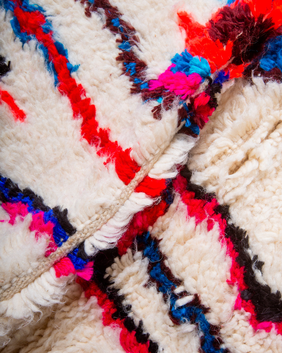 Modern designer handcrafted Berber rug from Morocco. Azilal rug with beautiful colours and patterns. Made of sheep’s wool and colourful cotton.