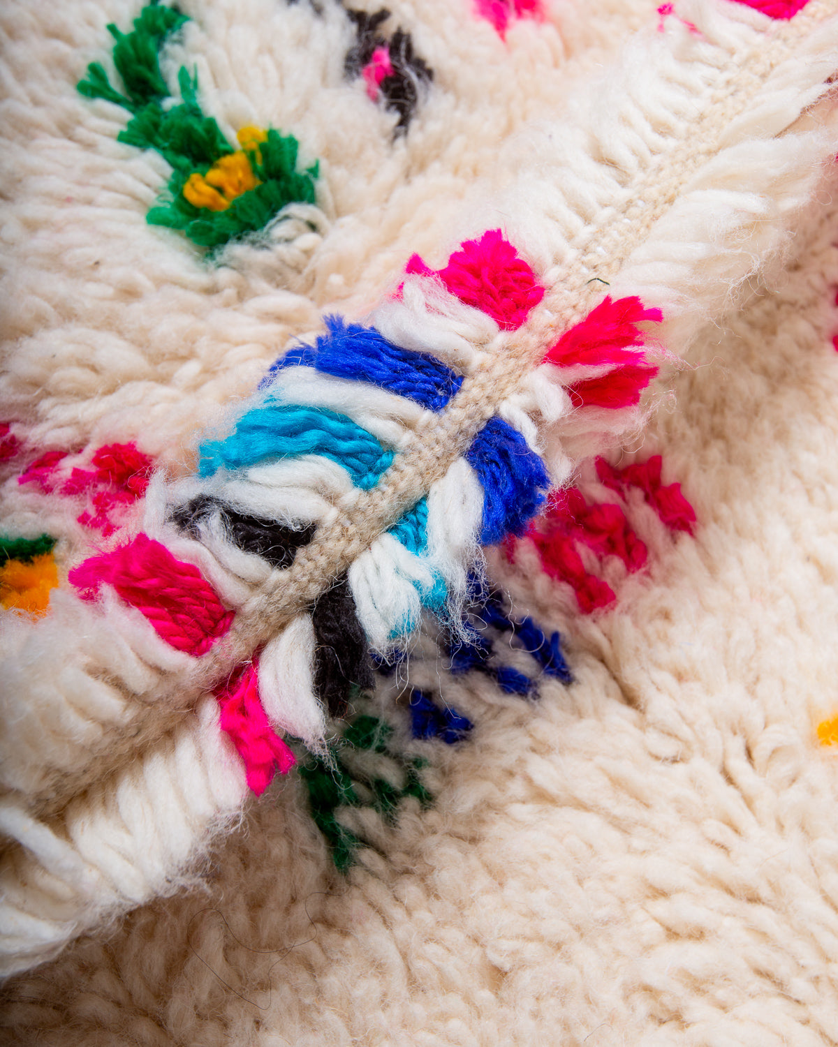 Modern designer handcrafted Berber rug from Morocco. Azilal rug with beautiful colours and patterns. Made of sheep’s wool and colourful cotton.