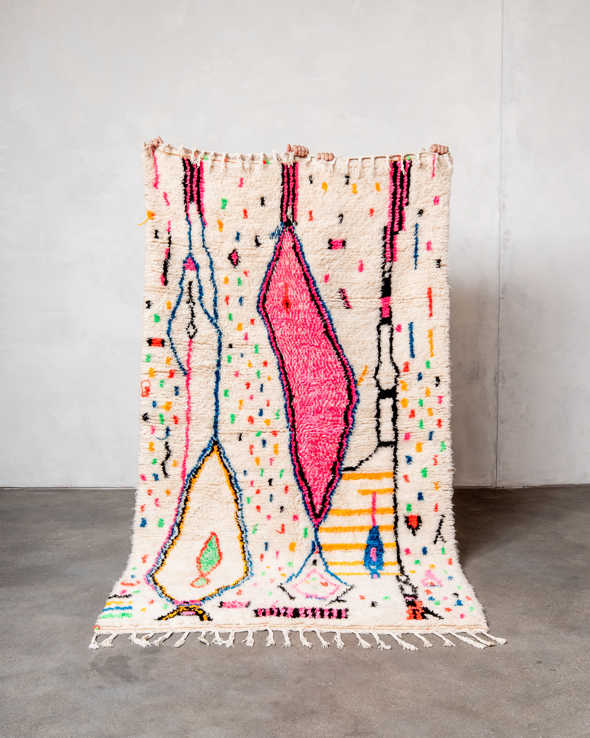 Modern designer handcrafted Berber rug from Morocco. Azilal rug with beautiful colors and patterns. Made of sheep’s wool and colourful cotton.