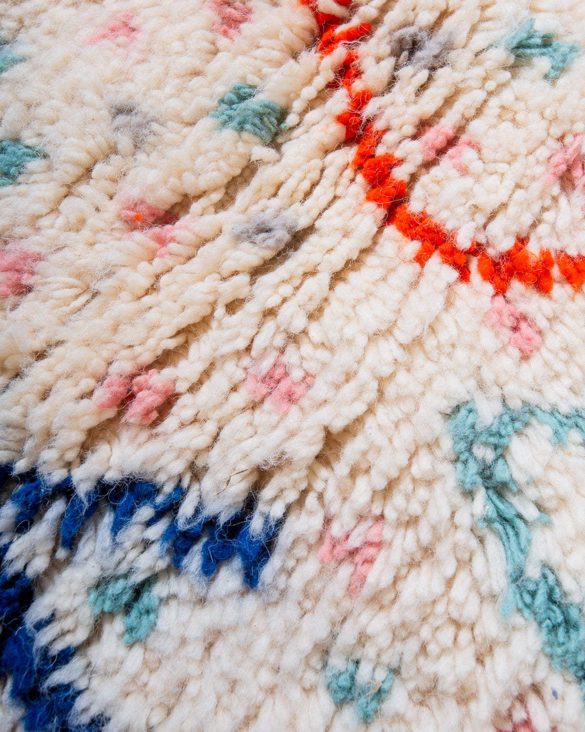 Modern designer handcrafted Berber rug from Morocco. Azilal rug with beautiful colours and patterns. Made of sheep’s wool and colourful cotton.