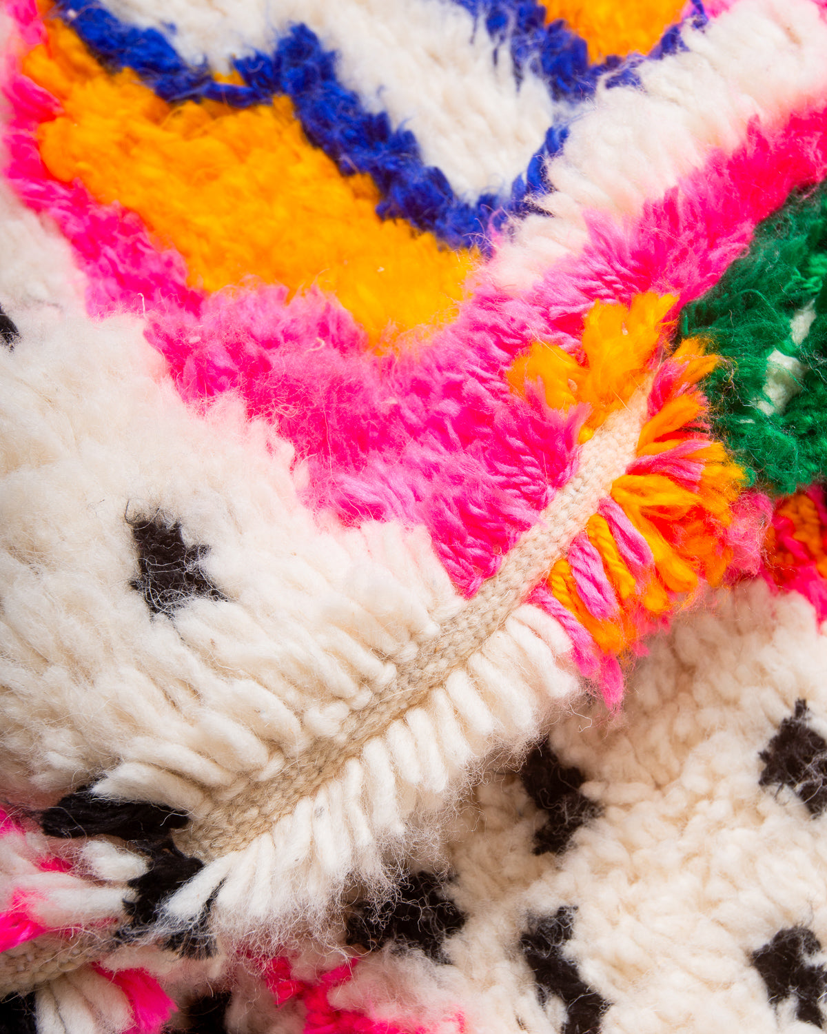 Modern designer handcrafted Berber rug from Morocco. Azilal rug with beautiful colours and patterns. Made of sheep’s wool and colourful cotton.