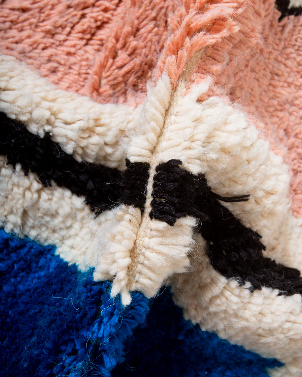 Modern designer handcrafted Berber rug from Morocco. Azilal rug with beautiful colours and patterns. Made of sheep’s wool and colourful cotton.