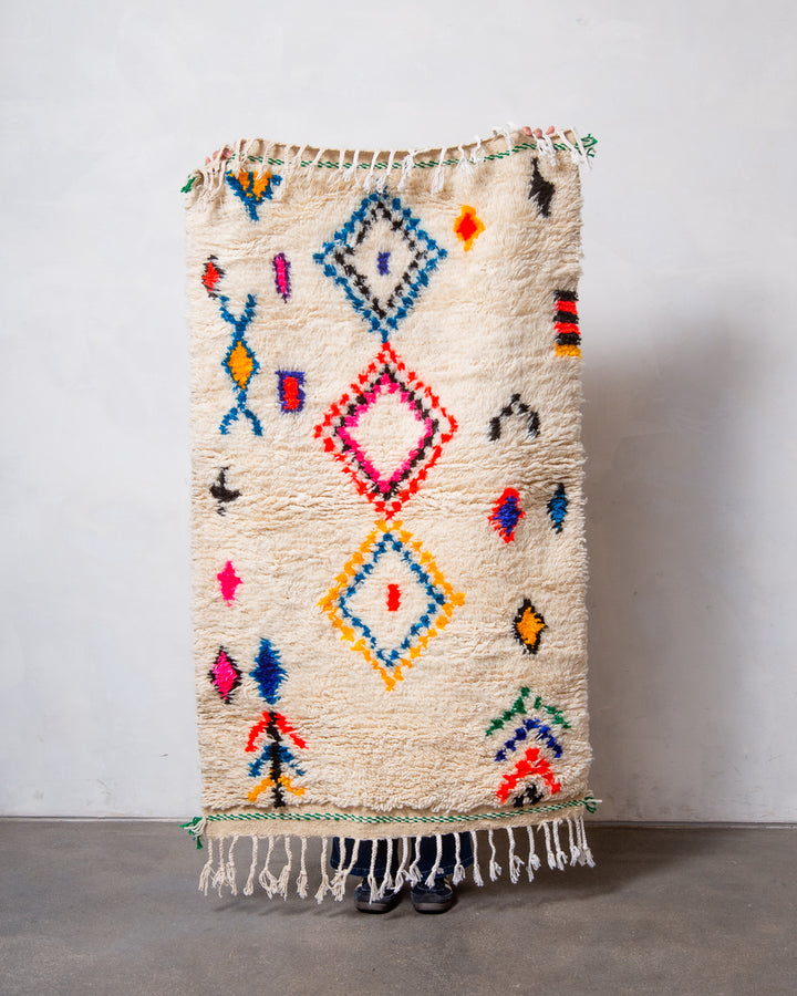 Modern designer handcrafted Berber rug from Morocco. Azilal rug with beautiful colours and patterns. Made of sheep’s wool and colourful cotton.