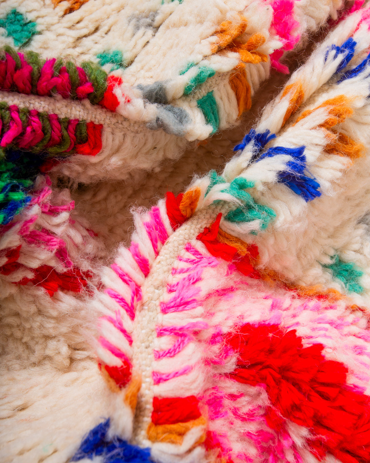 Modern designer handcrafted Berber rug from Morocco. Azilal rug with beautiful colours and patterns. Made of sheep’s wool and colourful cotton.