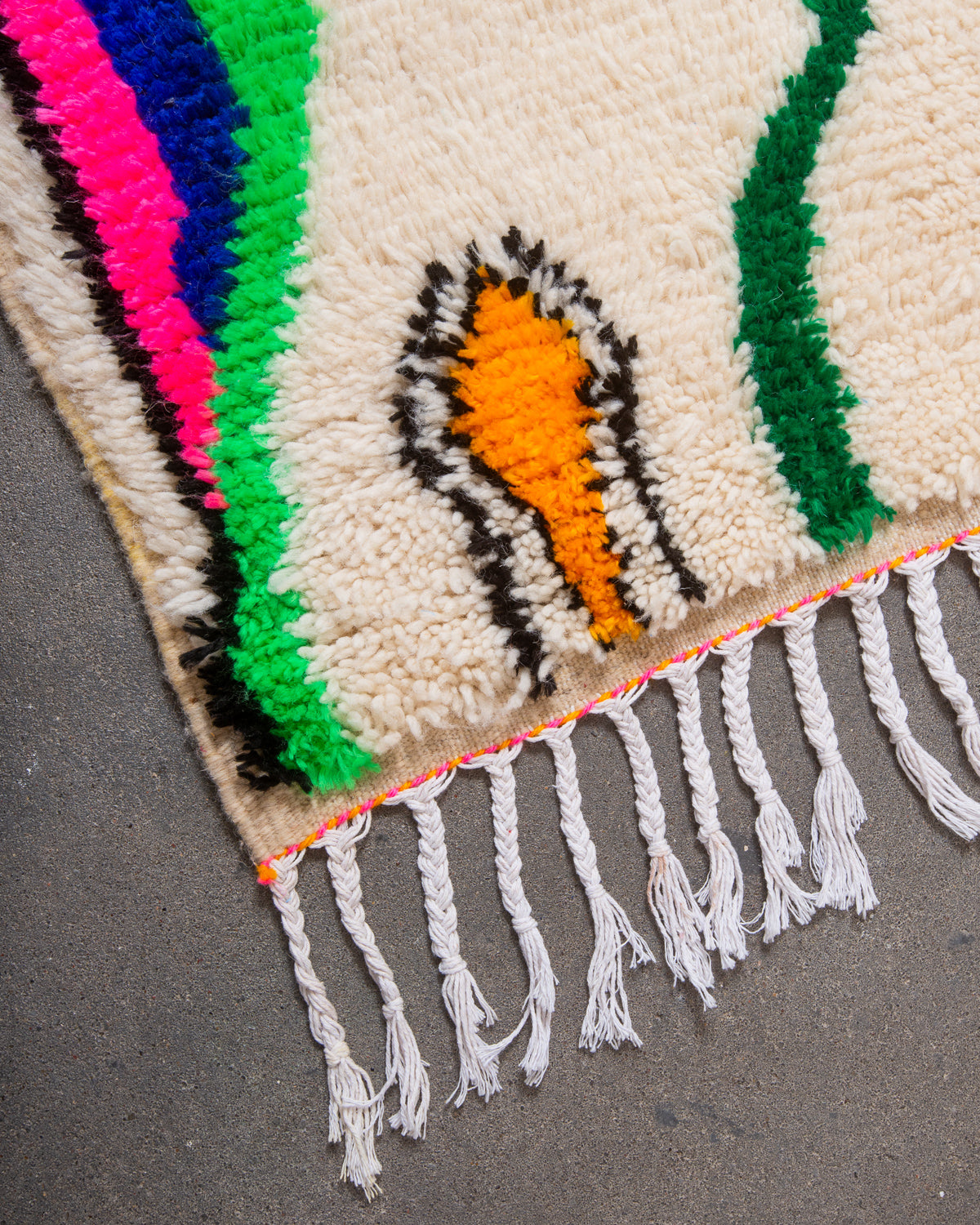 Modern designer handcrafted Berber rug from Morocco. Azilal rug with beautiful colours and patterns. Made of sheep’s wool and colourful cotton.