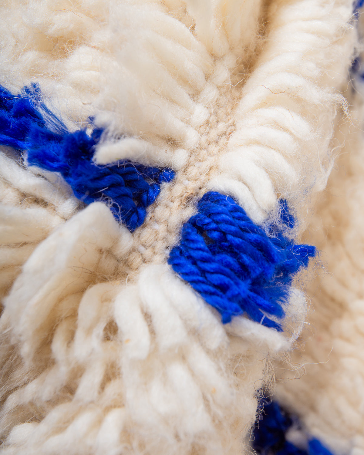 Modern designer handcrafted Berber rug from Morocco. Azilal rug with beautiful colours and patterns. Made of sheep’s wool and colourful cotton.