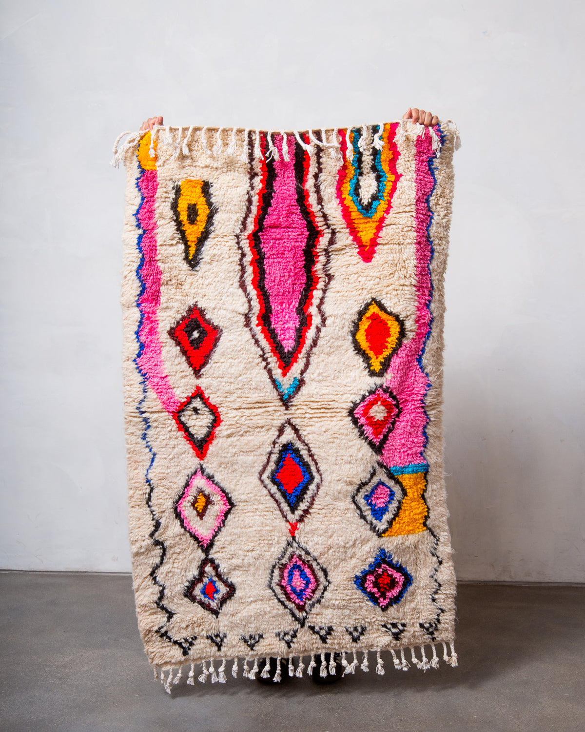 Modern designer handcrafted Berber rug from Morocco. Azilal rug with beautiful colours and patterns. Made of sheep’s wool and colourful cotton.