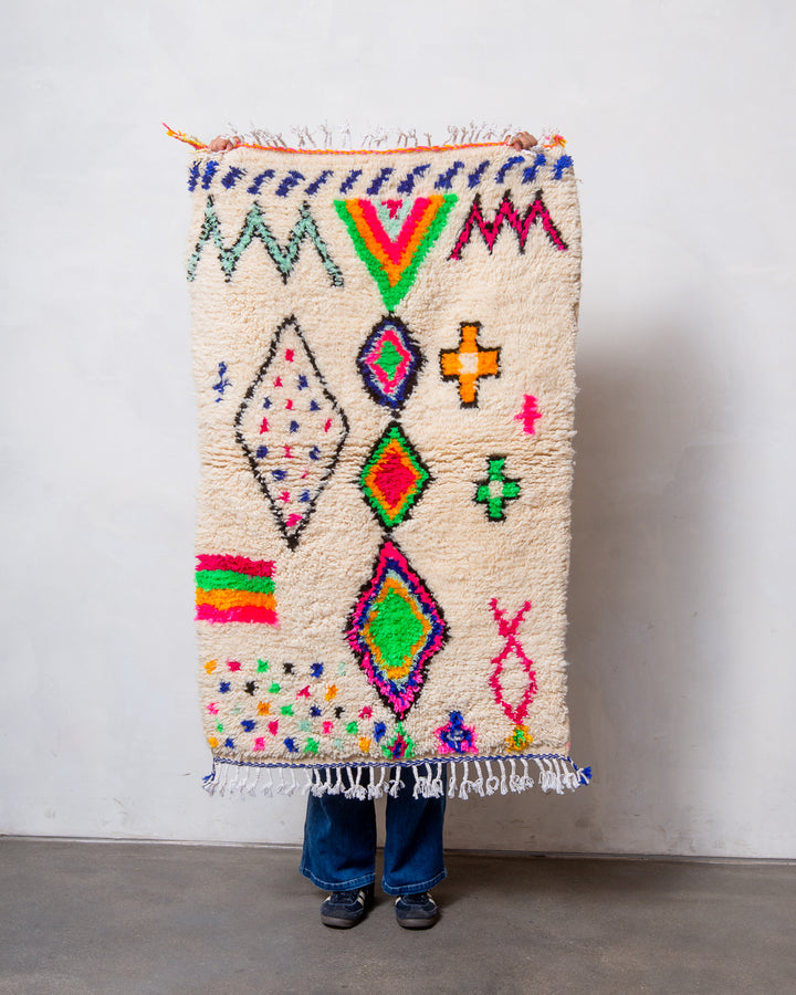 Modern designer handcrafted Berber rug from Morocco. Azilal rug with beautiful colours and patterns. Made of sheep’s wool and colourful cotton.