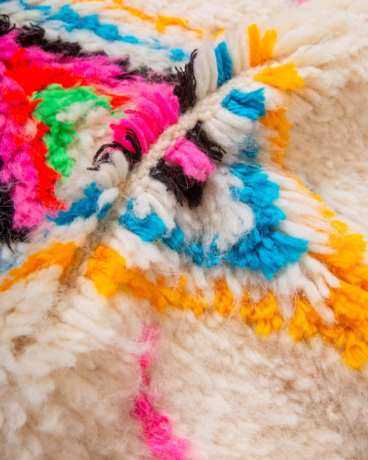 Modern designer handcrafted Berber rug from Morocco. Azilal rug with beautiful colours and patterns. Made of sheep’s wool and colourful cotton.