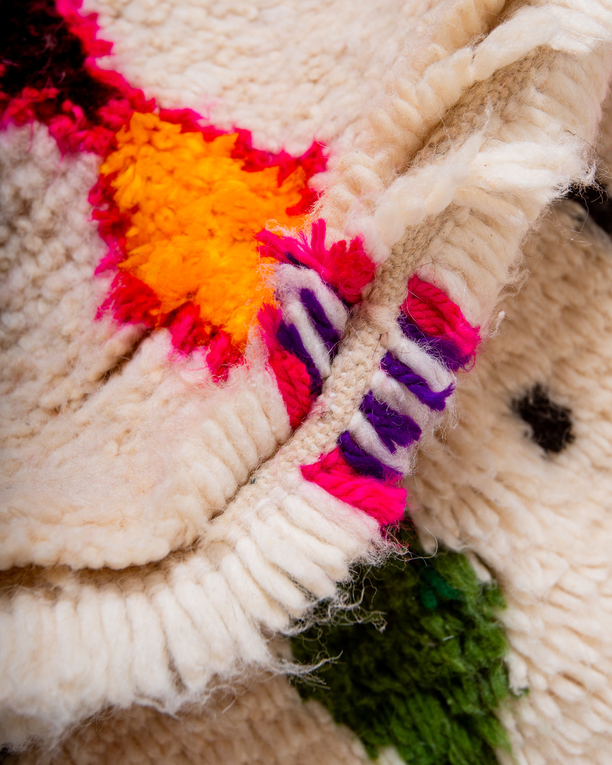 Modern designer handcrafted Berber rug from Morocco. Azilal rug with beautiful colours and patterns. Made of sheep’s wool and colourful cotton.