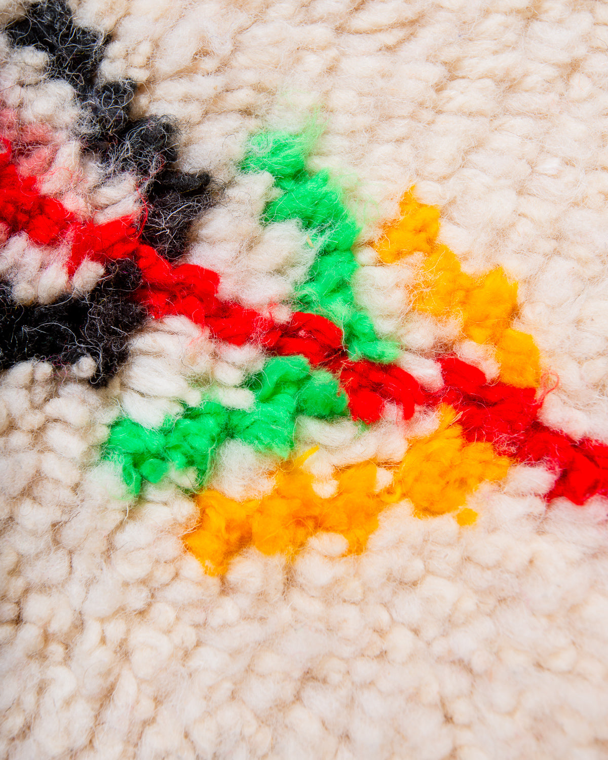 Modern designer handcrafted Berber rug from Morocco. Azilal rug with beautiful colours and patterns. Made of sheep’s wool and colourful cotton.