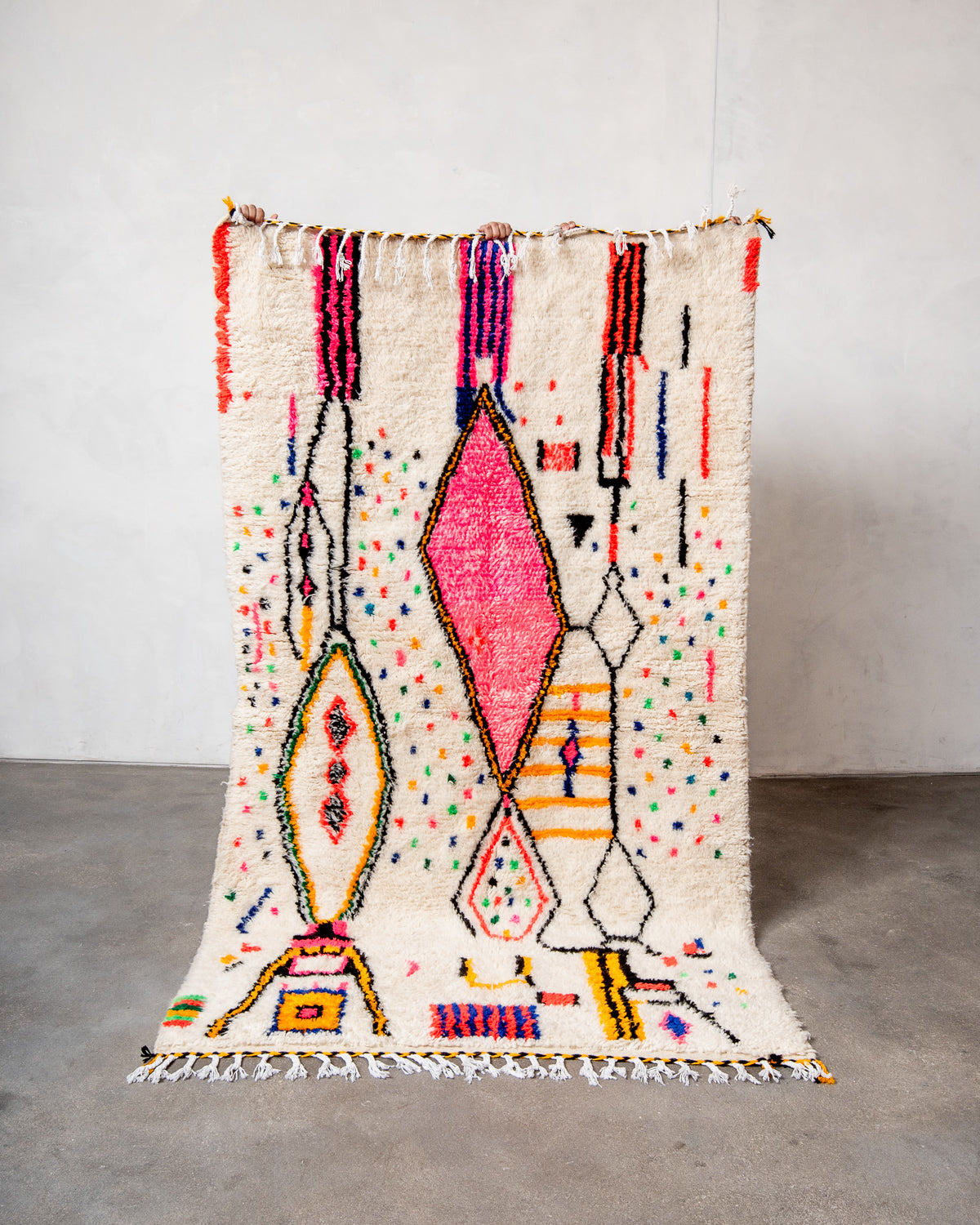 Modern designer handcrafted Berber rug from Morocco. Azilal rug with beautiful colors and patterns. Made of sheep’s wool and colourful cotton.