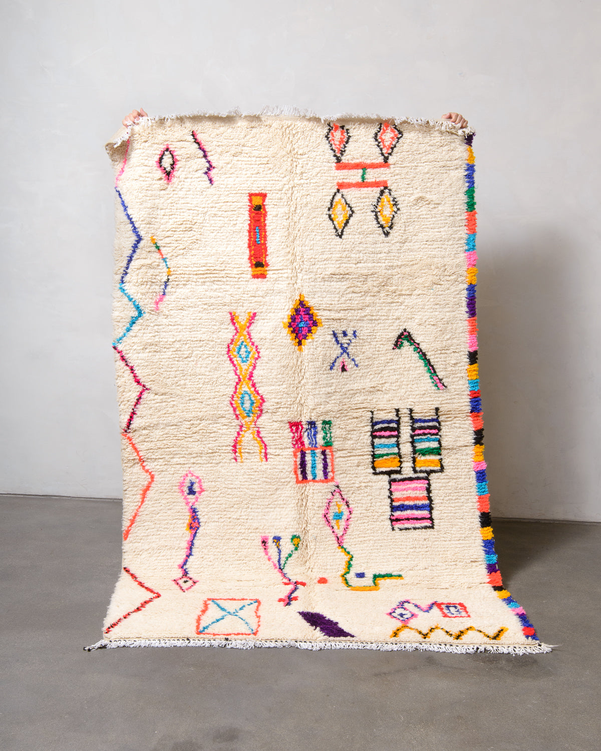 Modern designer handcrafted Berber rug from Morocco. Azilal rug with beautiful colours and patterns. Made of sheep’s wool and colourful cotton.