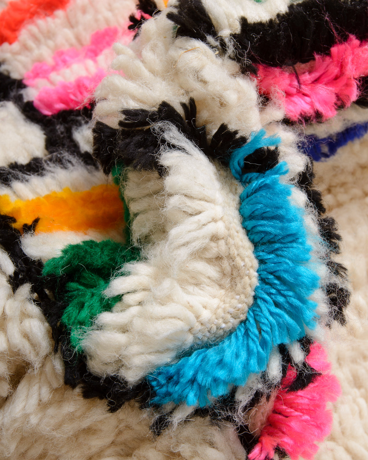 Modern designer handcrafted Berber rug from Morocco. Azilal rug with beautiful colours and patterns. Made of sheep’s wool and colourful cotton.