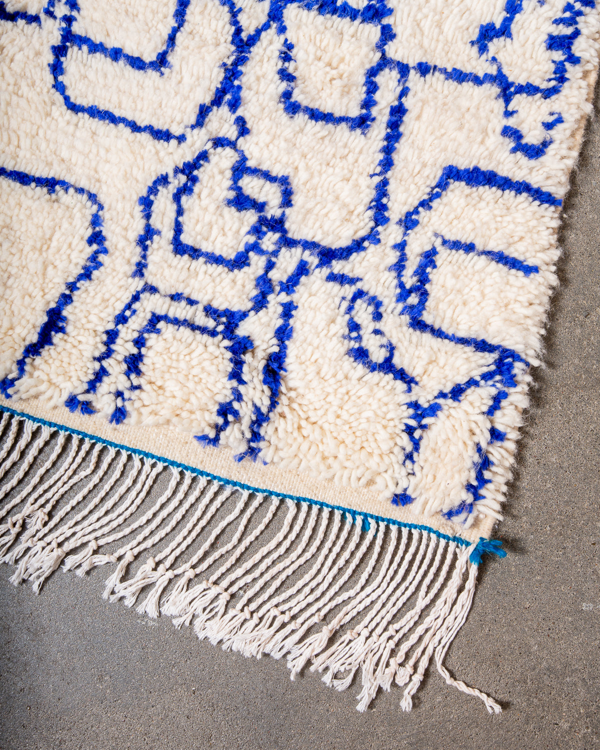 Modern designer handcrafted Berber rug from Morocco. Azilal rug with beautiful colours and patterns. Made of sheep’s wool and colourful cotton.