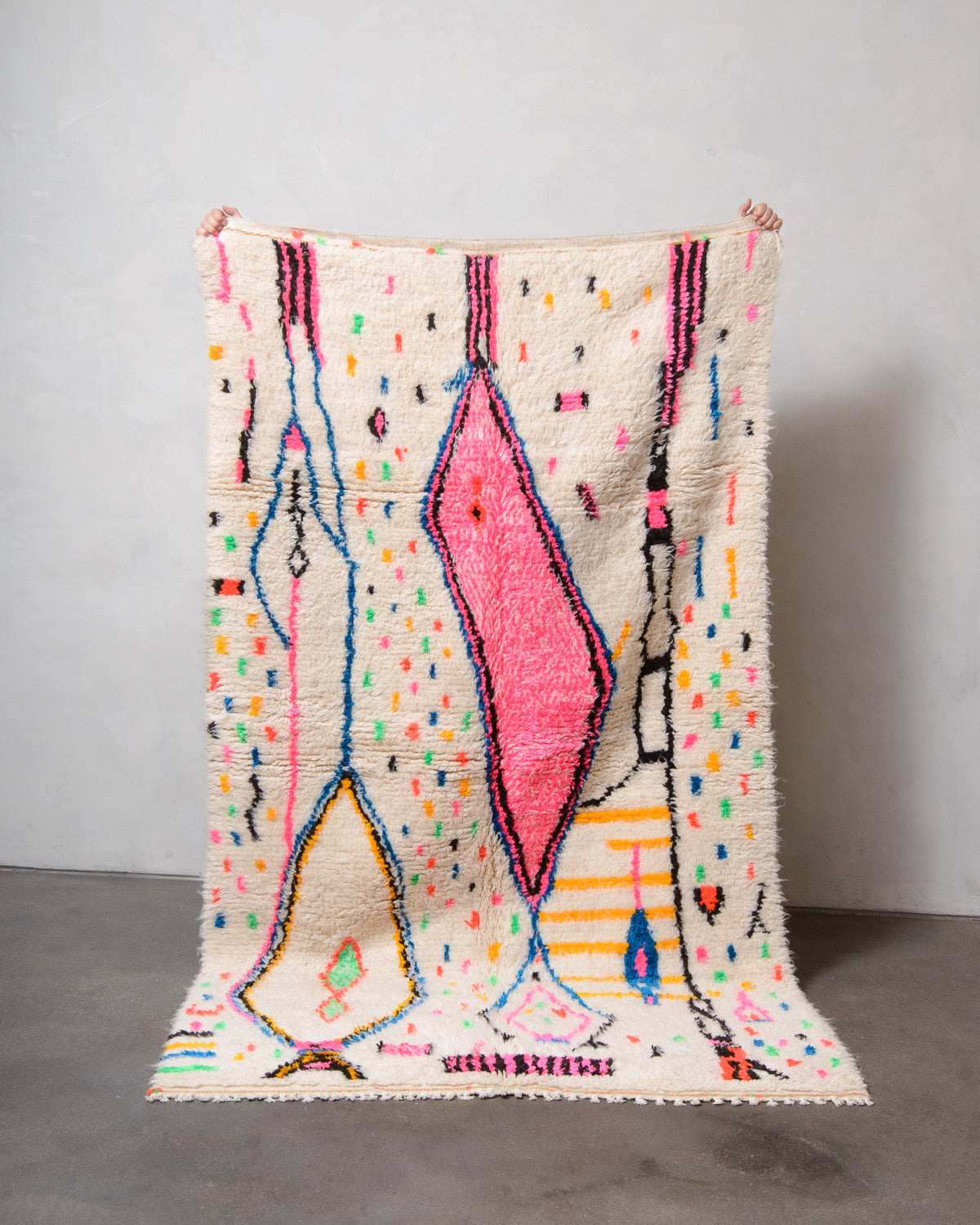 Modern designer handcrafted Berber rug from Morocco. Azilal rug with beautiful colours and patterns. Made of sheep’s wool and colourful cotton.