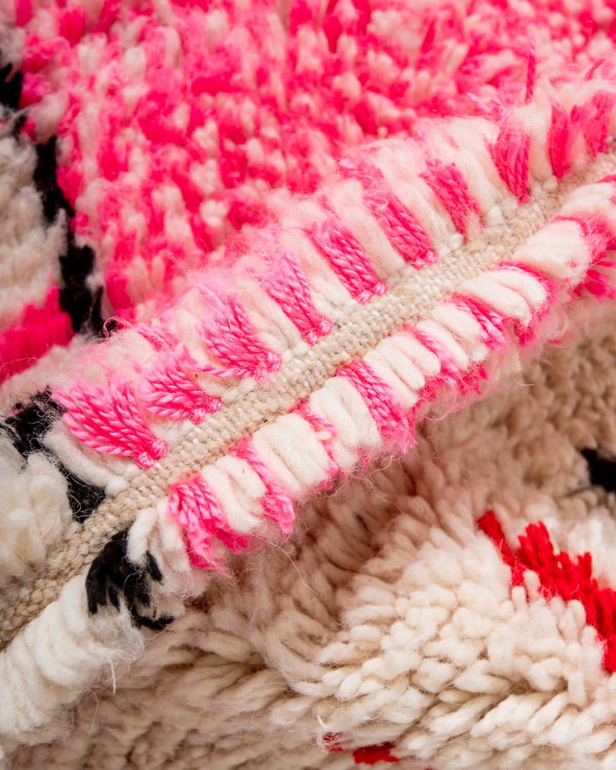 Modern designer handcrafted Berber rug from Morocco. Azilal rug with beautiful colors and patterns. Made of sheep’s wool and colourful cotton.