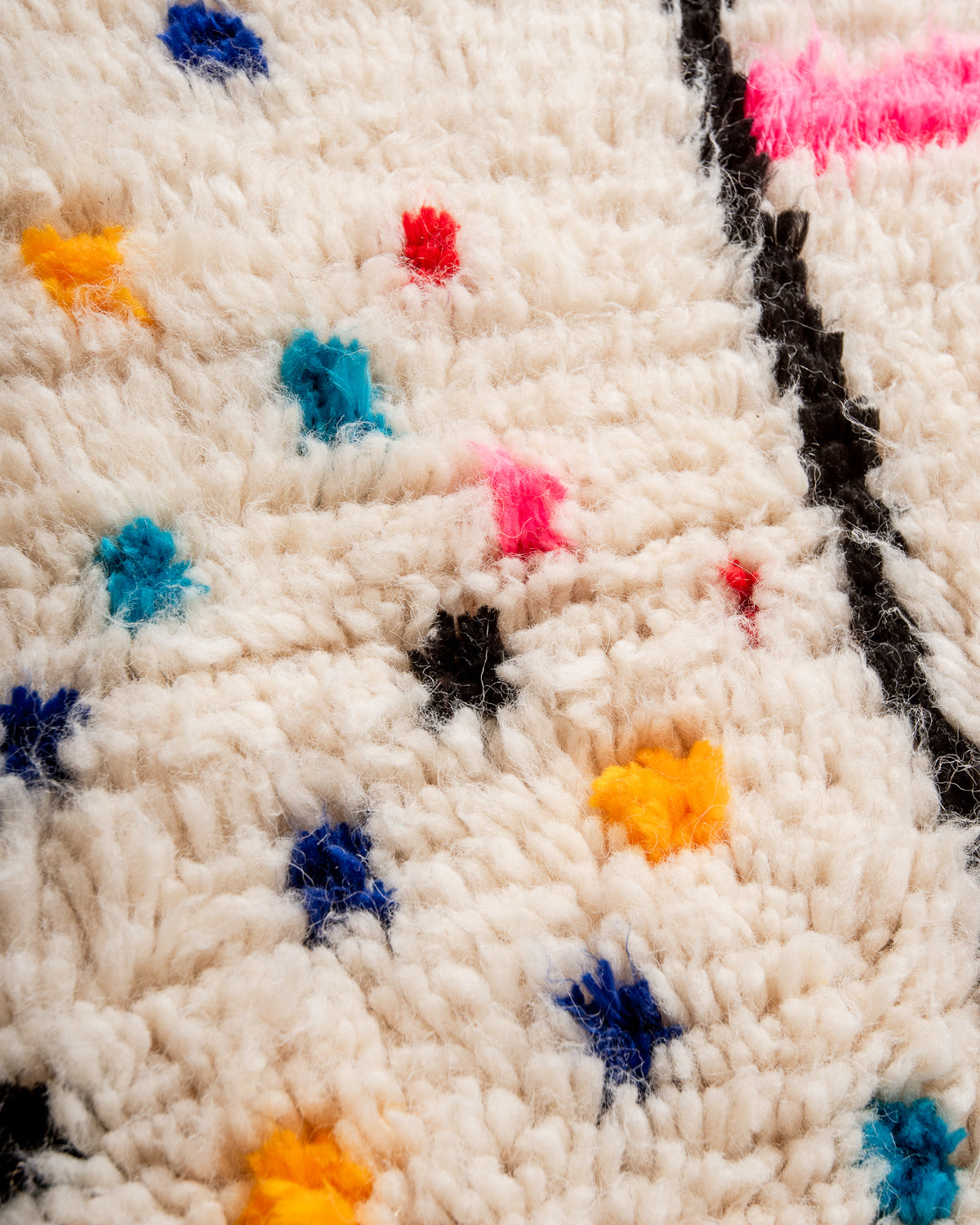 Modern designer handcrafted Berber rug from Morocco. Azilal rug with beautiful colors and patterns. Made of sheep’s wool and colourful cotton.