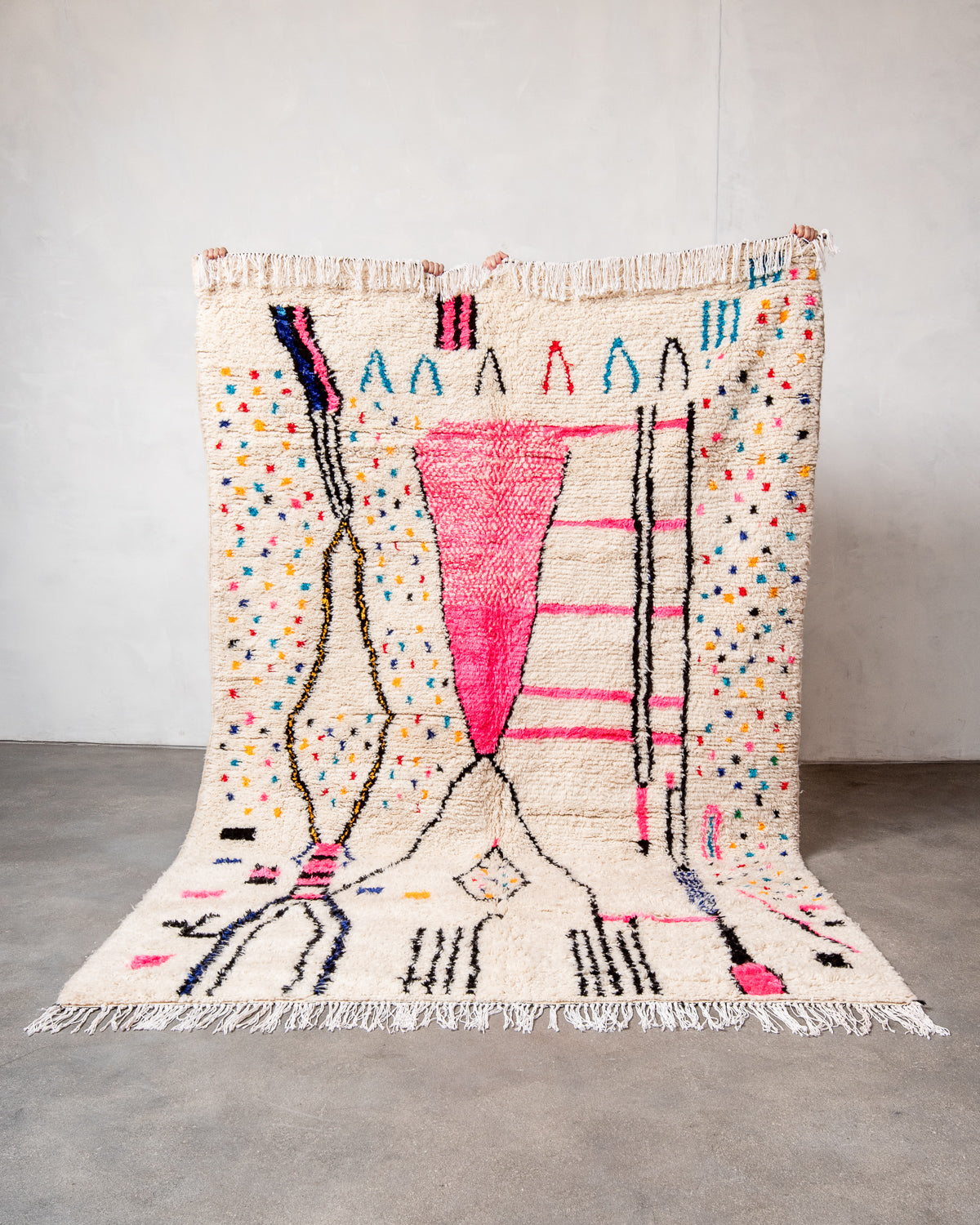 Modern designer handcrafted Berber rug from Morocco. Azilal rug with beautiful colors and patterns. Made of sheep’s wool and colourful cotton.