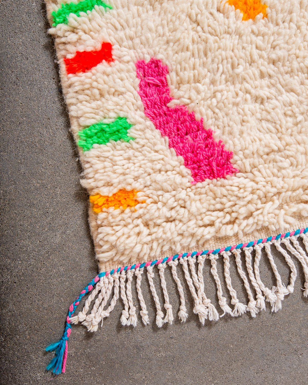 Modern designer handcrafted Berber rug from Morocco. Azilal rug with beautiful colours and patterns. Made of sheep’s wool and colourful cotton.